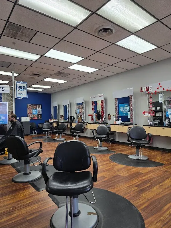 SUPERCUTS — Hair salon in Warren
